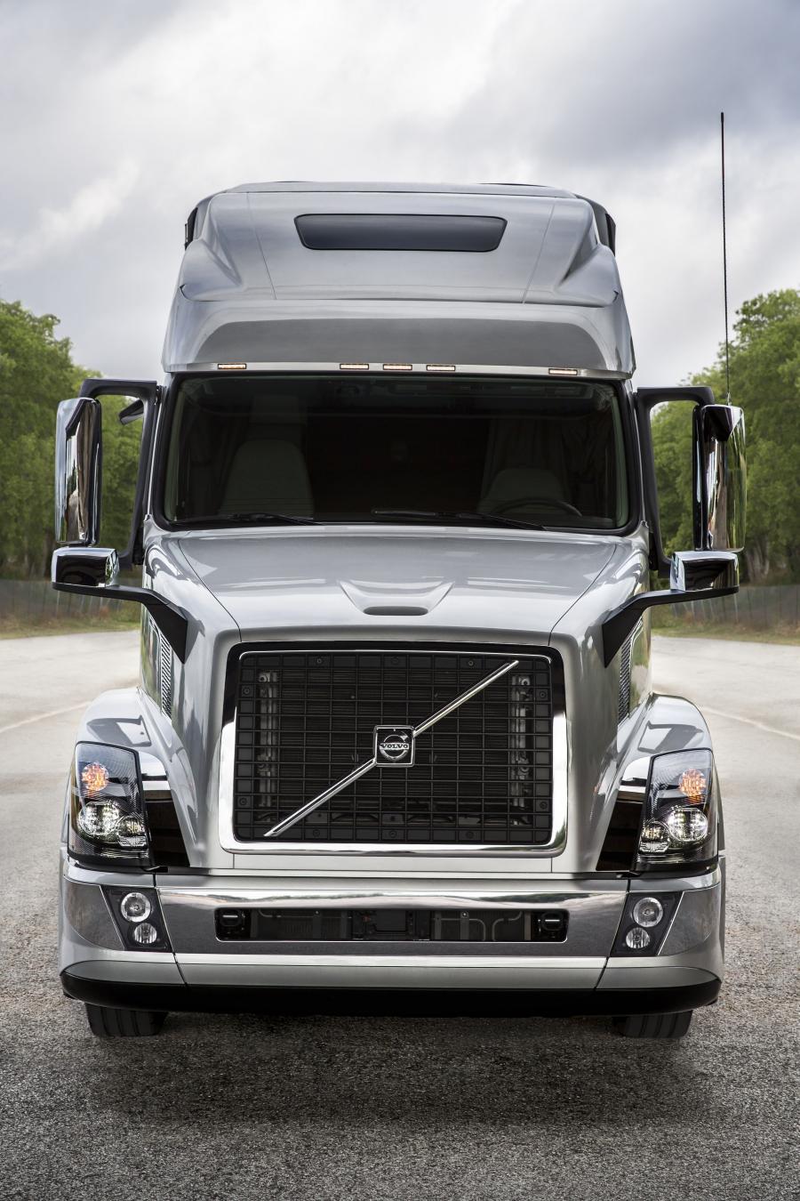  Volvo VNL 670 2002 года  (фото 2 из 4)